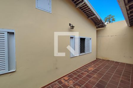 Casa à venda com 194m², 4 quartos e 2 vagas Casa à venda com 194m², 4 quartos e 2 vagasQuintal