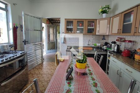 Casa à venda com 348m², 3 quartos e 5 vagas Casa à venda com 348m², 3 quartos e 5 vagasCozinha