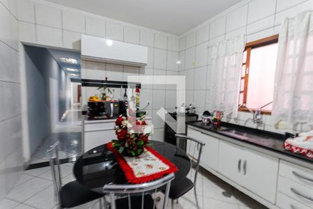Casa à venda com 250m², 3 quartos e 4 vagas Casa à venda com 250m², 3 quartos e 4 vagasCozinha