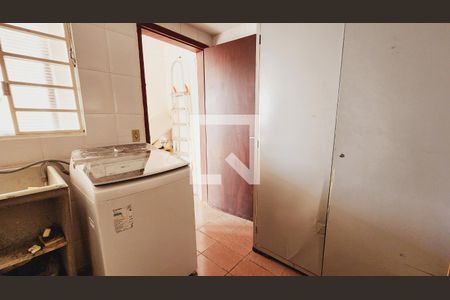 Casa à venda com 289m², 3 quartos e 3 vagas Casa à venda com 289m², 3 quartos e 3 vagasLavanderia