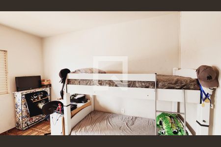 Casa à venda com 289m², 3 quartos e 3 vagas Casa à venda com 289m², 3 quartos e 3 vagasQuarto 3