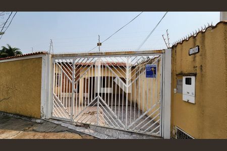 Casa à venda com 289m², 3 quartos e 3 vagas Casa à venda com 289m², 3 quartos e 3 vagasFachada