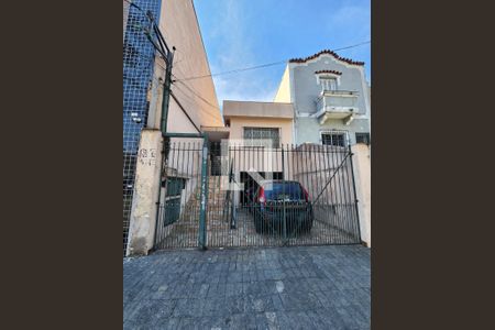 Casa à venda com 350m², 3 quartos e 2 vagas Casa à venda com 350m², 3 quartos e 2 vagasFachada