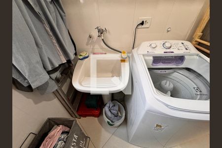 Apartamento à venda com 120m², 2 quartos e 2 vagas Apartamento à venda com 120m², 2 quartos e 2 vagasLavanderia