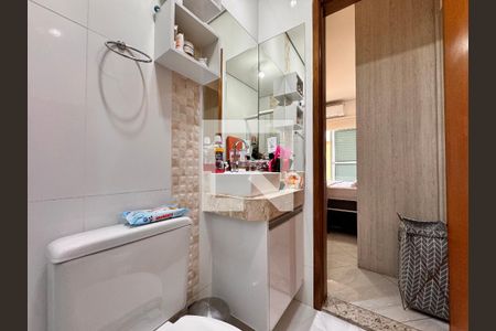 Apartamento à venda com 120m², 2 quartos e 2 vagas Apartamento à venda com 120m², 2 quartos e 2 vagasBanheiro da Suíte