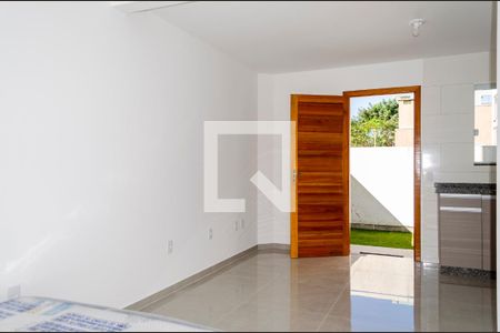 Quarto / Cozinha de kitnet/studio para alugar com 1 quarto, 25m² em São João do Rio Vermelho, Florianópolis