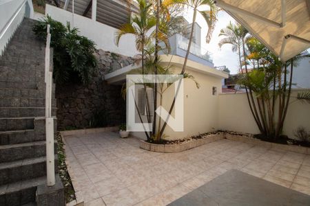 Casa à venda com 320m², 3 quartos e 2 vagas Casa à venda com 320m², 3 quartos e 2 vagasQuintal
