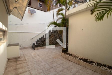 Casa à venda com 320m², 3 quartos e 2 vagas Casa à venda com 320m², 3 quartos e 2 vagasQuintal