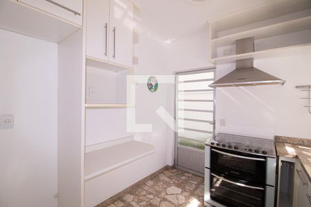 Casa à venda com 320m², 3 quartos e 2 vagas Casa à venda com 320m², 3 quartos e 2 vagasCozinha
