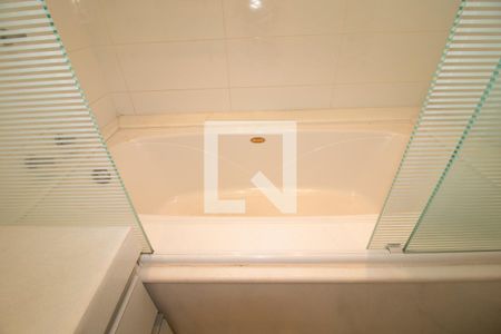 Casa à venda com 320m², 3 quartos e 2 vagas Casa à venda com 320m², 3 quartos e 2 vagasBanheiro suite 1