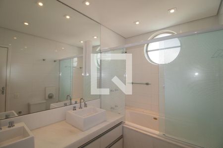 Casa à venda com 320m², 3 quartos e 2 vagas Casa à venda com 320m², 3 quartos e 2 vagasBanheiro suite 1