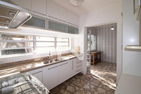 Casa à venda com 320m², 3 quartos e 2 vagas Casa à venda com 320m², 3 quartos e 2 vagasCozinha