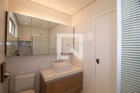 Casa à venda com 320m², 3 quartos e 2 vagas Casa à venda com 320m², 3 quartos e 2 vagasBanheiro 2