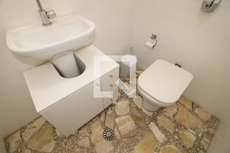 Casa à venda com 320m², 3 quartos e 2 vagas Casa à venda com 320m², 3 quartos e 2 vagasLavabo