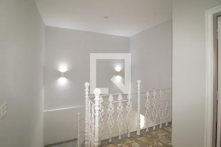 Casa à venda com 320m², 3 quartos e 2 vagas Casa à venda com 320m², 3 quartos e 2 vagasHall