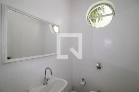 Casa à venda com 320m², 3 quartos e 2 vagas Casa à venda com 320m², 3 quartos e 2 vagasLavabo