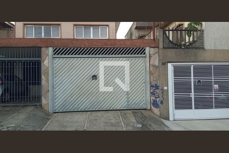 Casa à venda com 180m², 3 quartos e 2 vagas Casa à venda com 180m², 3 quartos e 2 vagasFachada