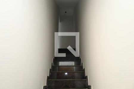 Casa à venda com 130m², 2 quartos e 3 vagasEscada