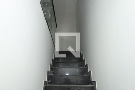 Casa à venda com 130m², 2 quartos e 3 vagasEscada