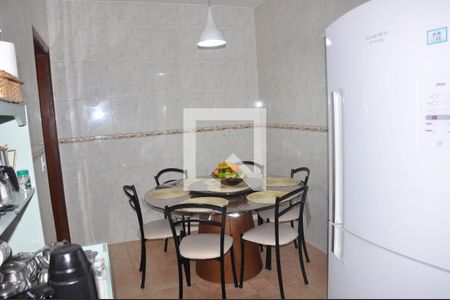 Casa à venda com 150m², 3 quartos e 4 vagas Casa à venda com 150m², 3 quartos e 4 vagasDetalhe - Cozinha