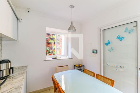 Casa à venda com 500m², 4 quartos e 2 vagas Casa à venda com 500m², 4 quartos e 2 vagasCozinha