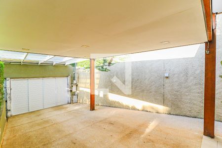 Casa à venda com 500m², 4 quartos e 2 vagas Casa à venda com 500m², 4 quartos e 2 vagasGaragem