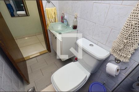 Casa à venda com 267m², 4 quartos e 4 vagas Casa à venda com 267m², 4 quartos e 4 vagasBanheiro social