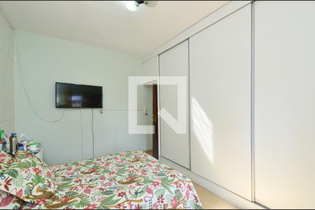 Casa à venda com 267m², 4 quartos e 4 vagas Casa à venda com 267m², 4 quartos e 4 vagasQuarto3