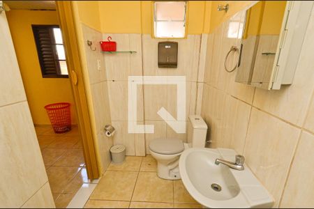 Casa à venda com 267m², 4 quartos e 4 vagas Casa à venda com 267m², 4 quartos e 4 vagasBanheiro serviço