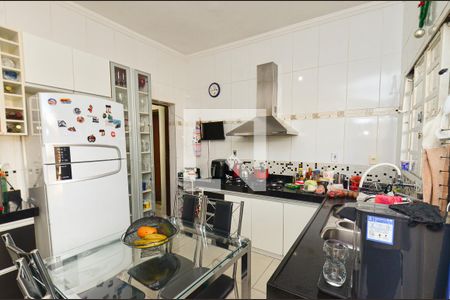 Casa à venda com 267m², 4 quartos e 4 vagas Casa à venda com 267m², 4 quartos e 4 vagasCozinha