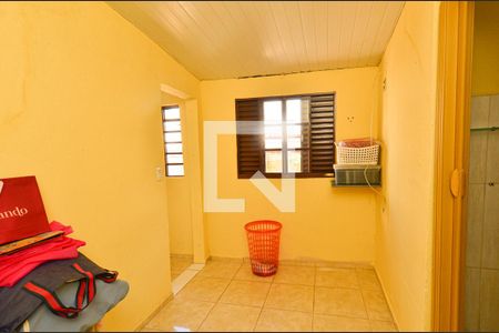 Casa à venda com 267m², 4 quartos e 4 vagas Casa à venda com 267m², 4 quartos e 4 vagasQuarto serviço