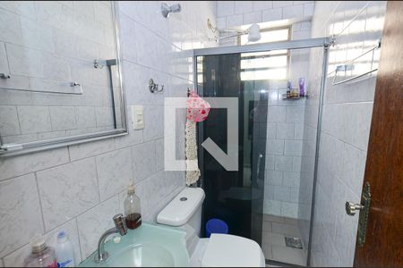 Casa à venda com 267m², 4 quartos e 4 vagas Casa à venda com 267m², 4 quartos e 4 vagasBanheiro social