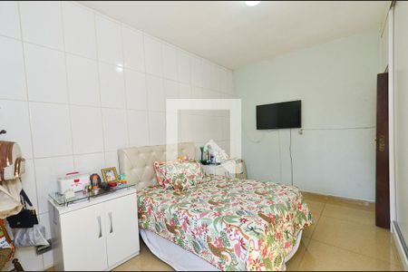 Casa à venda com 267m², 4 quartos e 4 vagas Casa à venda com 267m², 4 quartos e 4 vagasQuarto3