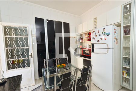 Casa à venda com 267m², 4 quartos e 4 vagas Casa à venda com 267m², 4 quartos e 4 vagasCozinha
