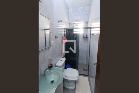 Casa à venda com 267m², 4 quartos e 4 vagas Casa à venda com 267m², 4 quartos e 4 vagasBanheiro social