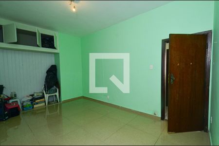 Casa à venda com 267m², 4 quartos e 4 vagas Casa à venda com 267m², 4 quartos e 4 vagasQuarto4