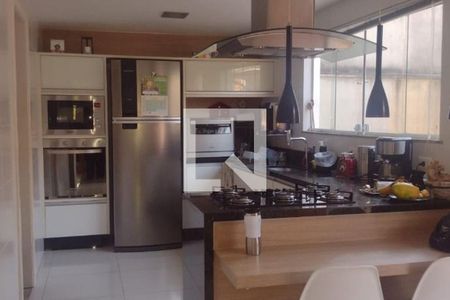 Casa à venda com 178m², 4 quartos e 2 vagas