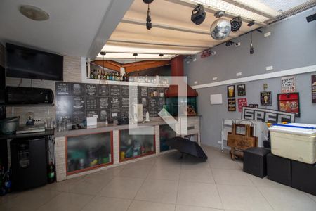 Casa à venda com 220m², 3 quartos e 4 vagasQuintal