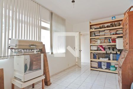 Casa à venda com 180m², 3 quartos e 5 vagas Casa à venda com 180m², 3 quartos e 5 vagasEdícula