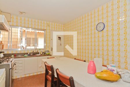 Casa à venda com 180m², 3 quartos e 5 vagas Casa à venda com 180m², 3 quartos e 5 vagasCozinha