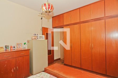 Casa à venda com 180m², 3 quartos e 5 vagas Casa à venda com 180m², 3 quartos e 5 vagasSuíte