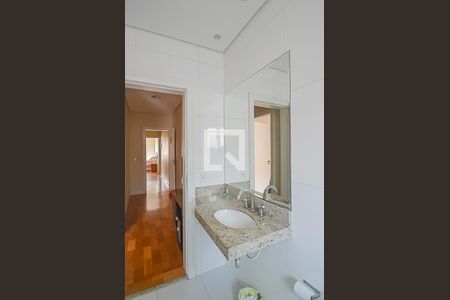 Casa à venda com 246m², 3 quartos e 5 vagasBanheiro da Suíte