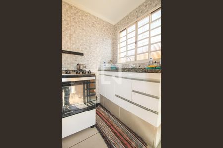 Casa à venda com 374m², 4 quartos e 1 vaga Casa à venda com 374m², 4 quartos e 1 vagaCozinha