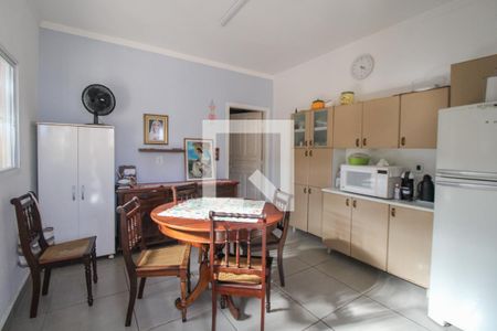 Casa à venda com 374m², 4 quartos e 1 vaga Casa à venda com 374m², 4 quartos e 1 vagaCozinha