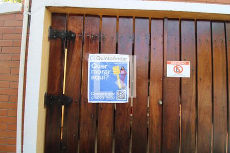 Casa à venda com 374m², 4 quartos e 1 vaga Casa à venda com 374m², 4 quartos e 1 vagaFachada