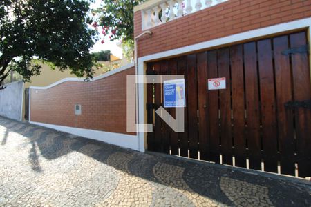 Casa à venda com 374m², 4 quartos e 1 vaga Casa à venda com 374m², 4 quartos e 1 vagaPlaca