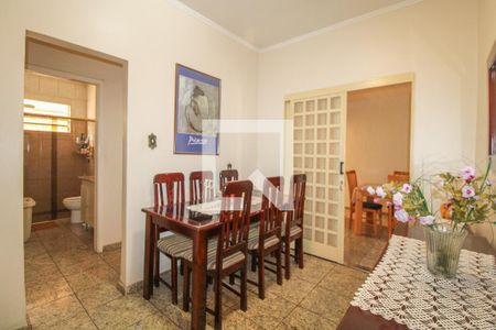 Casa à venda com 374m², 4 quartos e 1 vaga Casa à venda com 374m², 4 quartos e 1 vagaSala