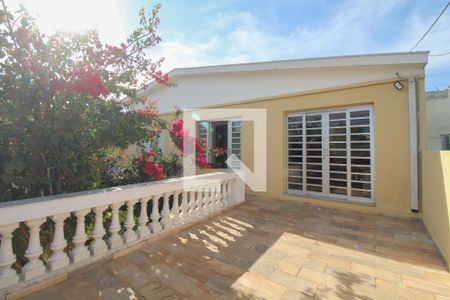 Casa à venda com 374m², 4 quartos e 1 vaga Casa à venda com 374m², 4 quartos e 1 vagaÁrea externa