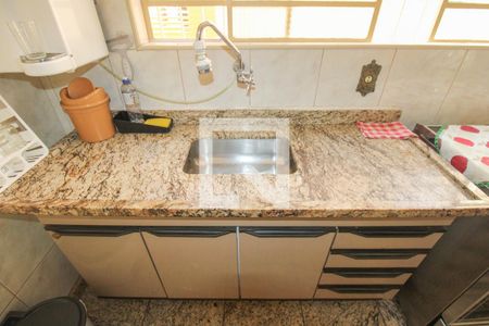 Casa à venda com 374m², 4 quartos e 1 vaga Casa à venda com 374m², 4 quartos e 1 vagaCozinha