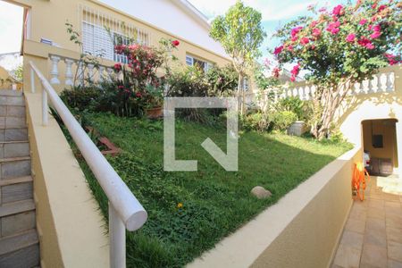 Casa à venda com 374m², 4 quartos e 1 vaga Casa à venda com 374m², 4 quartos e 1 vagaÁrea externa